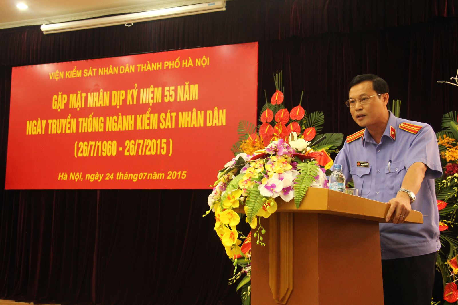 Đ/c Nguyễn Thanh Sơn - Phó viện trưởng VKSND thành phố ôn lại truyền thống của ngành