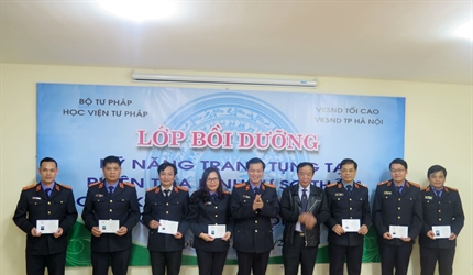 Bế giảng lớp bồi dưỡng kỹ năng tranh tụng tại phiên tòa hình sự sơ thẩm...