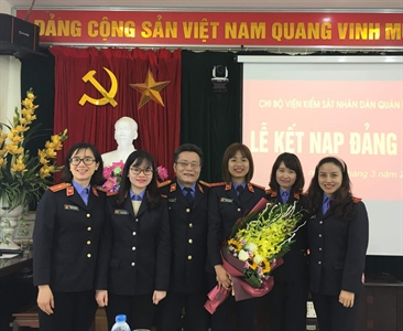 Chi bộ Viện KSND quận Ba Đình tổ chức Lễ kết nạp Đảng viên mới