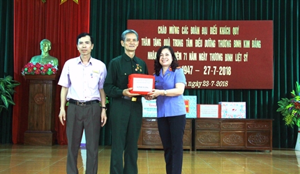 Viện KSND thành phố Hà Nội đến thăm và tặng quà nhân kỷ niệm 71 năm...