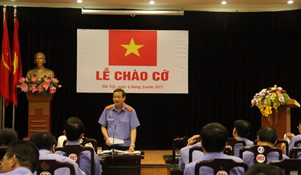 Viện KSND thành phố Hà Nội tổ chức chào cờ trong các buổi họp định kỳ.