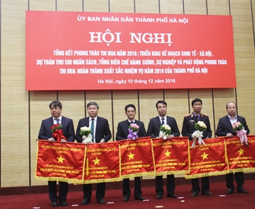 Viện KSND thành phố Hà Nội đón nhận Cờ "Đơn vị xuất sắc phong trào thi đua"...