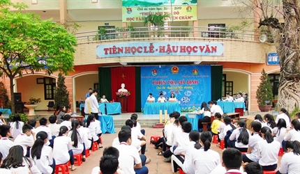 Chi đoàn Viện KSND quận Hà Đông thực hiện công tác phổ biến, giáo dục...