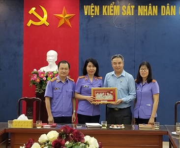 Đoàn học viên lớp đào tạo các chức danh tư pháp nước CHDCND Lào thăm và làm...