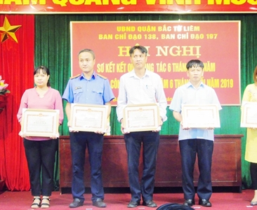 Kiểm sát viên Viện KSND quận Bắc Từ Liêm vinh dự được nhận Giấy khen của Chủ...