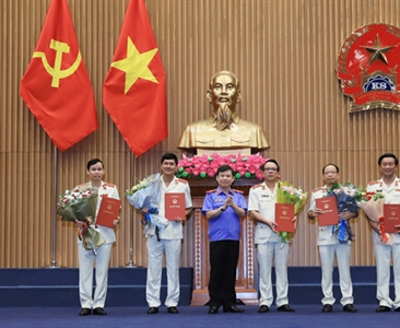 Trao các quyết định của Viện trưởng  Viện KSND tối cao về công tác tổ chức...