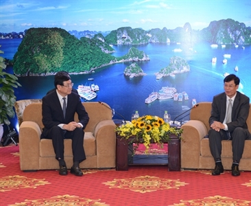 Đồng chí Trần Công Phàn - Phó Viện trưởng Viện KSND tối cao tiếp đoàn Viện...