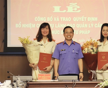 Trao quyết định bổ nhiệm lãnh đạo cấp phòng và các chức danh tư pháp Vụ 10 -...