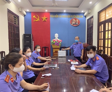 Viện KSND huyện Ứng Hòa quyên góp ủng hộ quỹ vaccine phòng chống dịch covid - 19