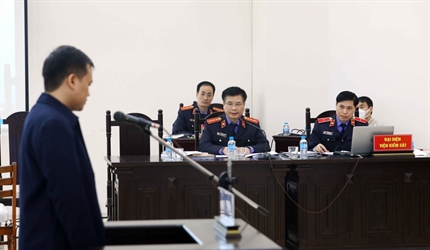 Xét xử cựu Phó Tổng cục trưởng Tổng cục Tình báo  14 năm tù về tội...