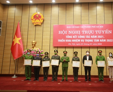 Văn phòng Tổng hợp và Phòng 1 vinh dự được trao Bằng khen của Chủ tịch UBND...