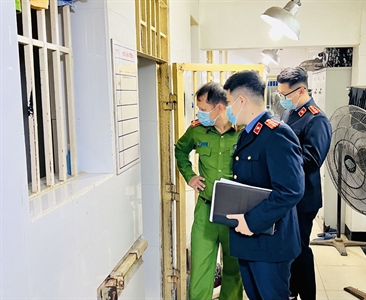 Viện KSND quận Hoàn Kiếm tăng cường các biện pháp phòng, chống dịch sốt xuất...