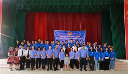 Đoàn Thanh niên Viện KSND quận Hai Bà Trưng tuyên truyền pháp luật...