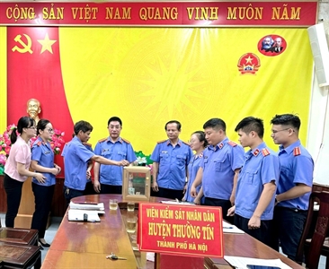 Viện KSND huyện Thường Tín tổ chức quyên góp ủng hộ các gia đình nạn nhân...