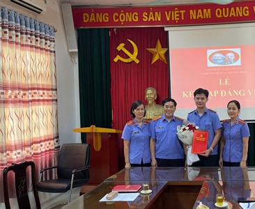 Chi bộ Viện KSND huyện Đan Phượng tổ chức Lễ kết nạp Đảng viên đối với quần...