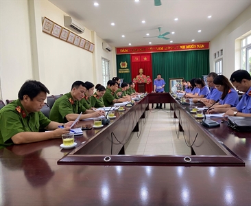 Phòng 8 Viện KSND thành phố Hà Nội tiến hành trực tiếp kiểm sát việc tạm...