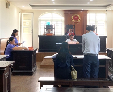 Viện KSND quận Hoàng Mai phối hợp với Tòa án cùng cấp tổ chức phiên tòa rút...