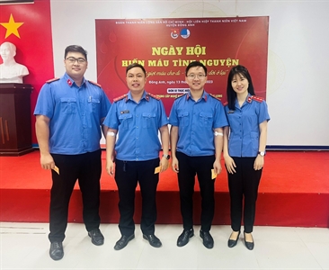 Đoàn viên Chi đoàn Viện KSND huyện Đông Anh tích cực tham gia hoạt động hiến...