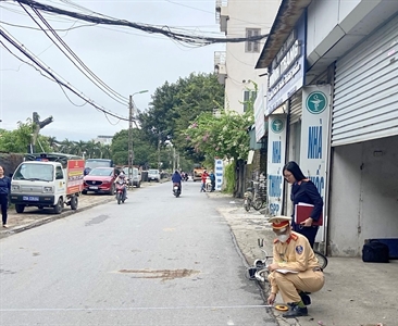 Bắt khẩn cấp, tạm giữ hình sự đối tượng điều khiển xe máy xúc gây tai nạn...