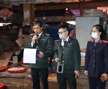 Viện KSND quận Nam Từ Liêm phối hợp với Chi cục THADS quận Nam Từ Liêm và...