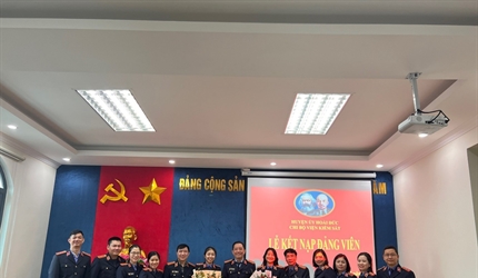 Chi bộ Viện KSND huyện Hoài Đức tổ chức Lễ kết nạp Đảng viên cho các...