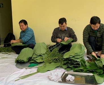 Viện KSND huyện Gia Lâm tổ chức gói bánh chưng chuẩn bị tết nguyên đán Giáp...