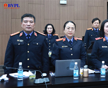 Nữ Kiểm sát viên "vừa hồng, vừa chuyên"