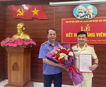 Chi bộ Viện KSND huyện Sóc Sơn tổ chức Lễ kết nạp Đảng viên mới