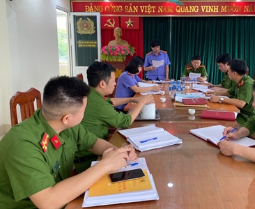 Đoàn liên ngành Công an – Viện KSND huyện Hoài Đức tiến hành hướng dẫn và...