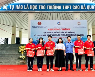 Viện KSND huyện Gia Lâm phối hợp tuyên truyền, phổ biến giáo dục pháp luật...