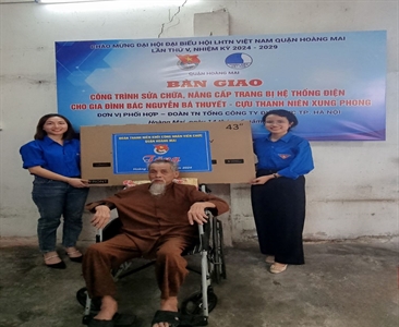 Viện KSND quận Hoàng Mai phối hợp với Quận đoàn Hoàng Mai tổ chức thăm hỏi,...