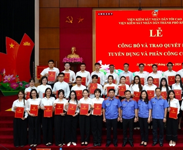 Viện KSND thành phố Hà Nội tổ chức Lễ công bố, trao Quyết định tuyển dụng và...