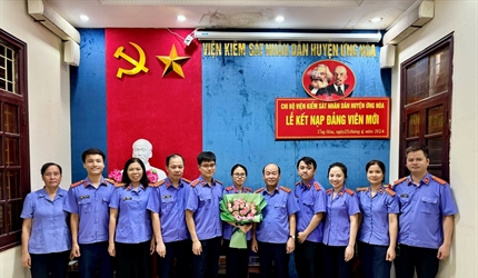 Chi bộ Viện KSND huyện Ứng Hòa tổ chức Lễ kết nạp đảng viên mới