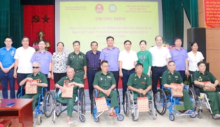 Viện KSND huyện Gia Lâm thăm hỏi, tặng quà Thương binh, bệnh binh tại...