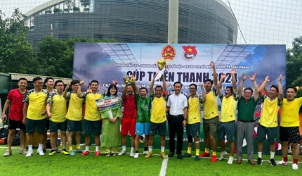 Đội bóng Đoàn Thanh niên Viện KSND thành phố Hà Nội giành Giải nhất...