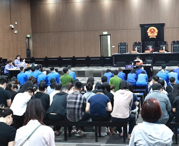 Xét xử 135 bị cáo trong đường dây cho vay nặng lãi do đối tượng người Trung...