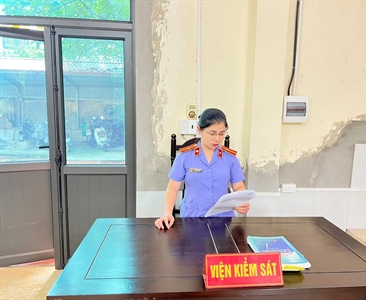 Viện KSND huyện Thanh Oai phối hợp với Tòa án cùng cấp tổ chức phiên tòa rút...