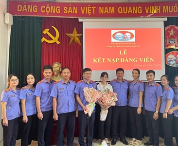 Chi bộ Viện KSND huyện Đan Phượng tổ chức Lễ kết nạp Đảng viên đối với quần...