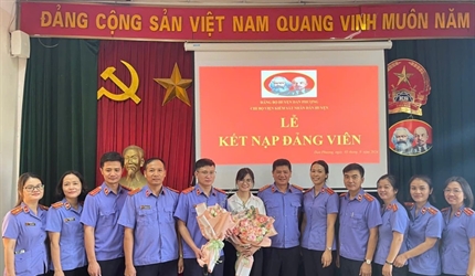 Chi bộ Viện KSND huyện Đan Phượng tổ chức Lễ kết nạp Đảng viên đối với...