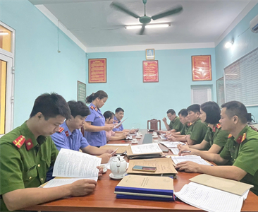 Tiến hành trực tiếp kiểm sát việc tạm giữ, tạm giam và thi hành án phạt tù...