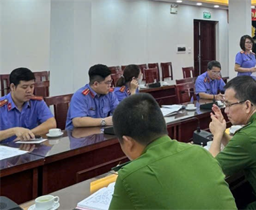 Viện KSND quận Hoàn Kiếm tiến hành trực tiếp kiểm sát việc tiếp nhận, giải...