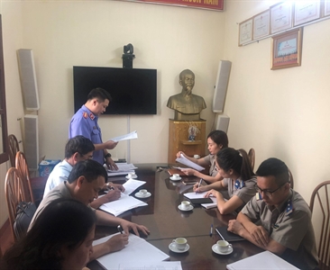 Viện KSND huyện Phú Xuyên trực tiếp kiểm sát công tác thi hành án tại Chi...