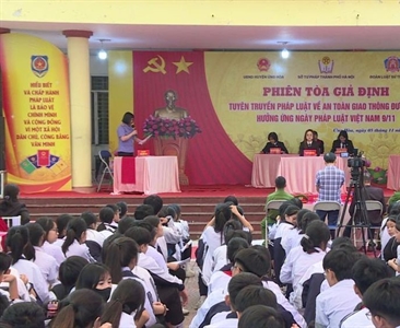 Viện KSND huyện Ứng Hòa tham gia hưởng ứng Ngày Pháp luật Việt Nam