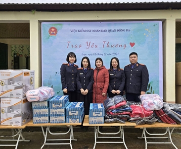 Chương trình thiện nguyện “Trao yêu thương” của Viện KSND quận Đống Đa tại...