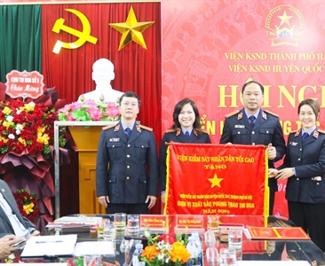 Viện KSND huyện Quốc Oai nhận Cờ thi đua của ngành Kiểm sát nhân dân