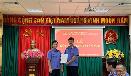 Chi bộ Viện KSND huyện Ba Vì tổ chức lễ kết nạp Đảng viên mới