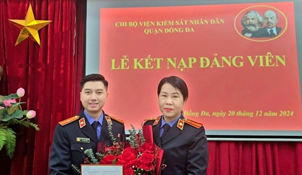 Chi bộ Viện KSND quận Đống Đa kết nạp Đảng viên mới