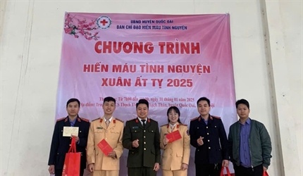 Đoàn viên Chi đoàn Viện KSND huyện Quốc Oai tích cực tham gia hiến máu...