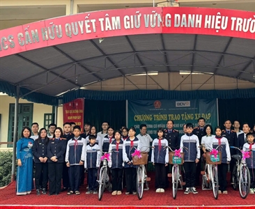 Viện KSND huyện Quốc Oai đã phối hợp cùng Ngân hàng BIDV trao tặng 50 chiếc...