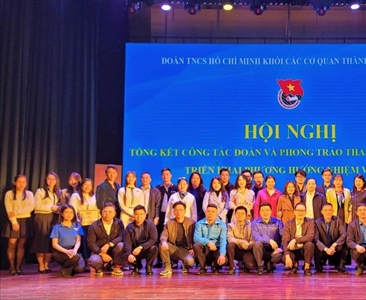 Kết nạp 120 đoàn viên Khối các cơ quan thành phố Hà Nội vào Đảng năm 2024